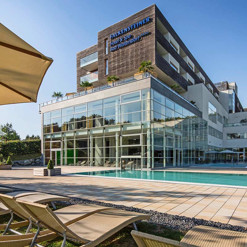 Hotely Largo podlahová platňa, pieskovo žltá tieňovaná betónové platne Friedl Steinwerke Hotely Largo podlahová platňa, pieskovo žltá tieňovaná betónové platne Friedl Steinwerke