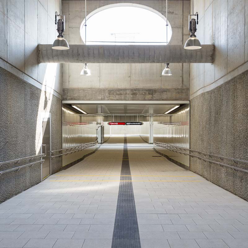 Wiener Linien Magnum, ušľachtilé kamenivo bielo-čierne betónové dlažby Friedl Steinwerke Wiener Linien Magnum, ušľachtilé kamenivo bielo-čierne betónové dlažby Friedl Steinwerke