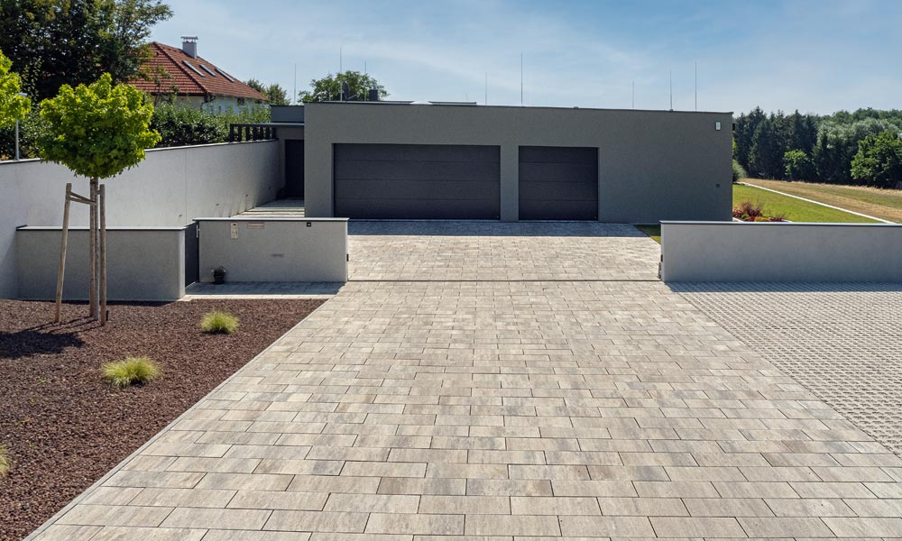 Linea VG4 betónová platňa 60 x 15 x 8 cm, čadič tieňovaný; Quadro zatrávňovacia dlažba, sivá Linea VG4 betónová platňa 60 x 15 x 8 cm, čadič tieňovaný; Quadro zatrávňovacia dlažba, sivá