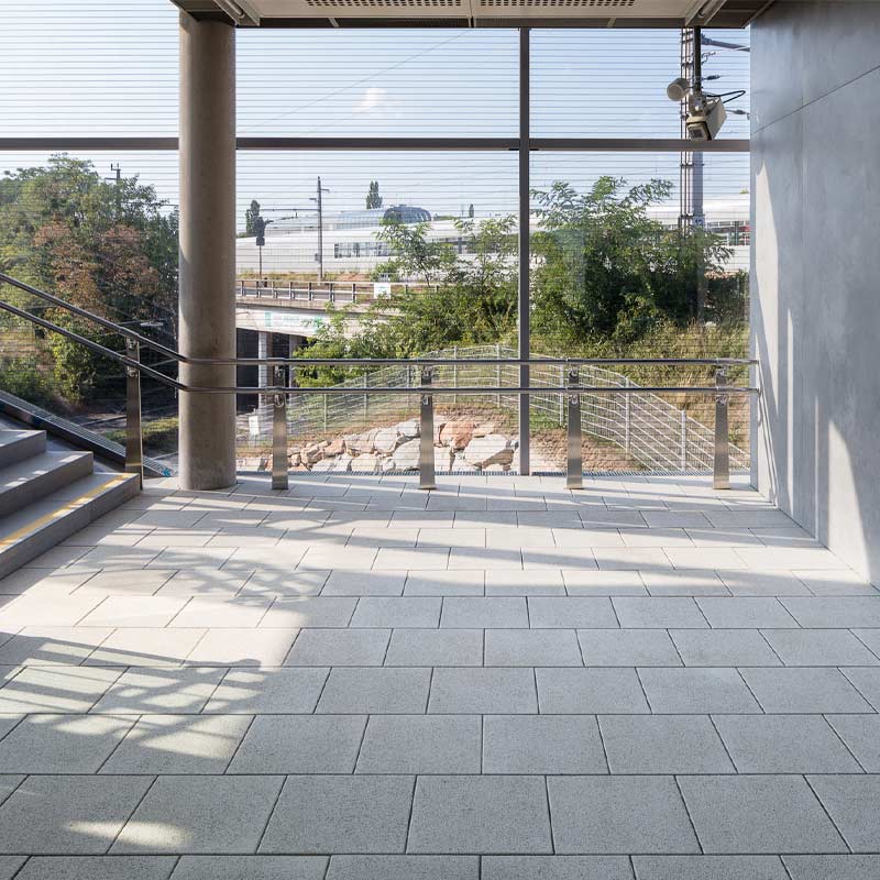 Wiener Linien Magnum, ušľachtilé kamenivo bielo-čierne betónové dlažby Friedl Steinwerke Wiener Linien Magnum, ušľachtilé kamenivo bielo-čierne betónové dlažby Friedl Steinwerke