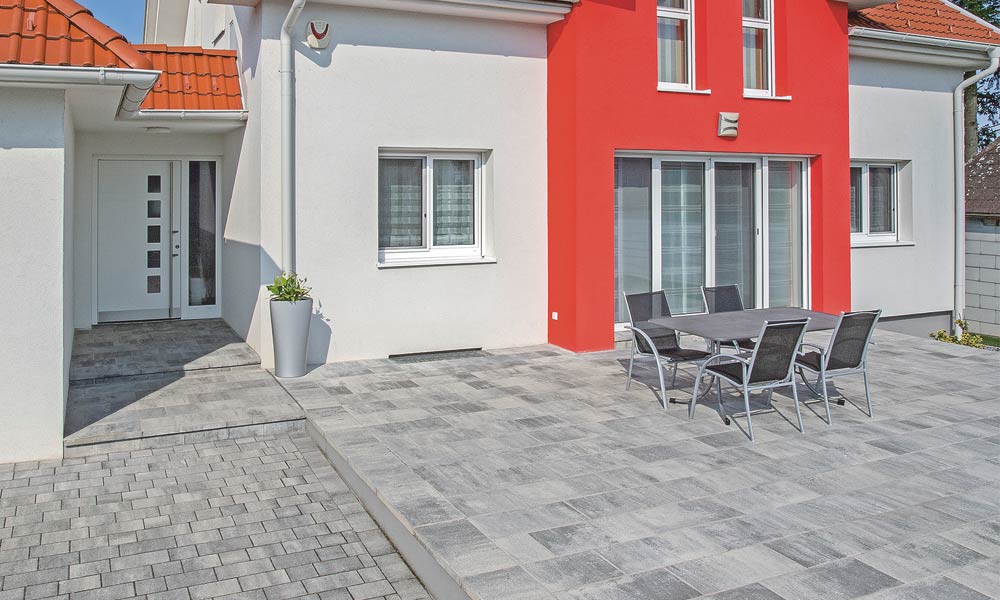 Largo podlahová platňa  59,8 x 29,8 x 5 cm, žulovo sivá tieňovaná uložená na terase a pred vchodom do domu; Arret Š15 VG4 kombinovaná dlažba, žulovo sivá tieňovaná Largo podlahová platňa  59,8 x 29,8 x 5 cm, žulovo sivá tieňovaná uložená na terase a pred vchodom do domu; Arret Š15 VG4 kombinovaná dlažba, žulovo sivá tieňovaná