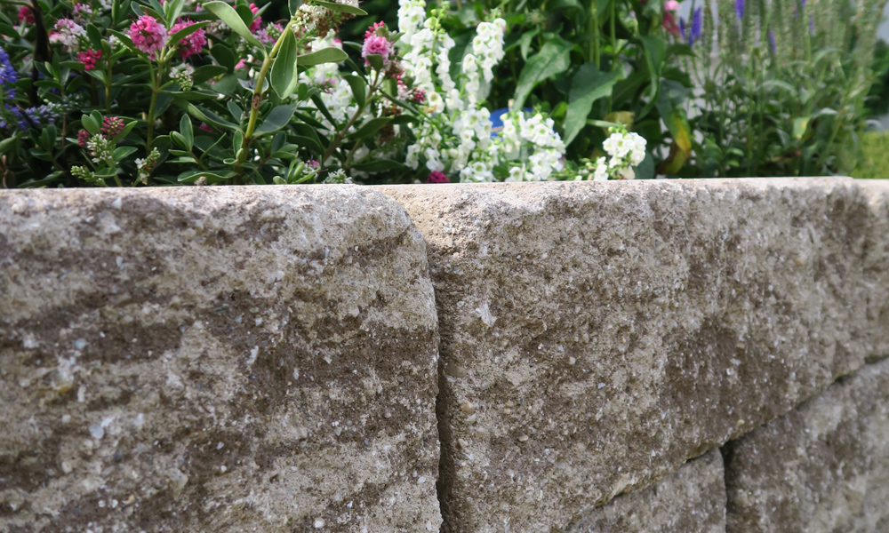 Gutshof murová tvárnica ŠM12 bosovaná, mokka tieňovaná Gutshof murová tvárnica ŠM12 bosovaná, mokka tieňovaná