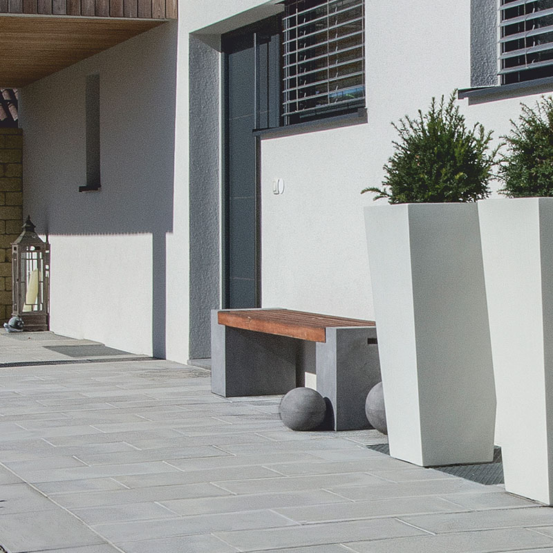 Vstupná zóna Novum, žulovo tieňovaná betónové platne Friedl Steinwerke Vstupná zóna Novum, žulovo tieňovaná betónové platne Friedl Steinwerke