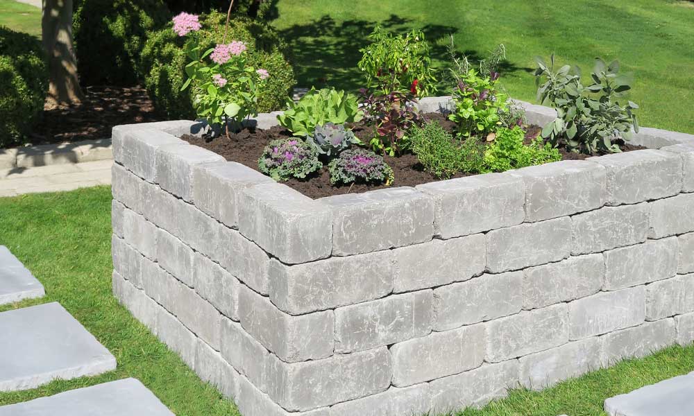 Grado Palisáda, antracitová ako vyvýšený záhon s vonkajšími rozmerami cca. 162,5 x 133 x 62,5 cm z 90 kameňov (vnútorný rozmer cca. 137,5 x 108 cm) Grado Palisáda, antracitová ako vyvýšený záhon s vonkajšími rozmerami cca. 162,5 x 133 x 62,5 cm z 90 kameňov (vnútorný rozmer cca. 137,5 x 108 cm)