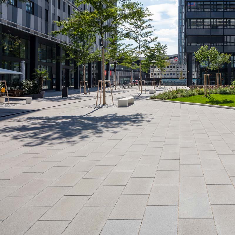Quartier Belvedere Linea VG4, platina stredne tmavá betónové dlažby Friedl Steinwerke Quartier Belvedere Linea VG4, platina stredne tmavá betónové dlažby Friedl Steinwerke
