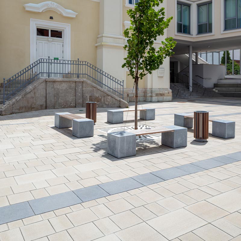 City Campus Wiener Neustadt Classic VG4 dlažba, platina tmavá sivá betónové dlažby Friedl Steinwerke City Campus Wiener Neustadt Classic VG4 dlažba, platina tmavá sivá betónové dlažby Friedl Steinwerke