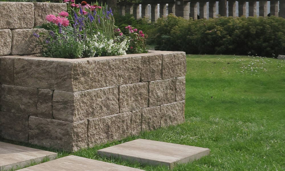 Gutshof murová tvárnica ŠM12 štiepaná, mokka tieňovaná; Classic podlahová platňa  39,8 x 39,8 x 4 cm, mokka tieňovaná Gutshof murová tvárnica ŠM12 štiepaná, mokka tieňovaná; Classic podlahová platňa  39,8 x 39,8 x 4 cm, mokka tieňovaná