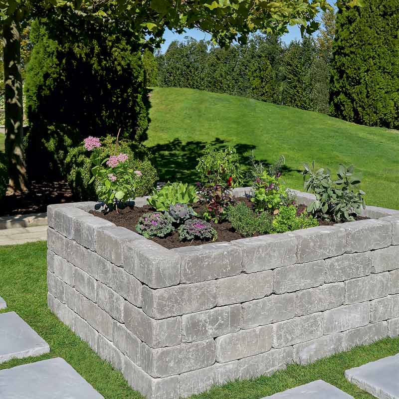 Vyvýšený záhon z Grado palisád Vyvýšený záhon z Grado palisád