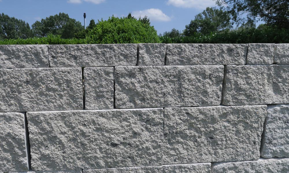 Gutshof murová tvárnica ŠM24 štiepaná, žulovo sivá tieňovaná v 7,5 cm, 15 cm a 22,5 cm radoch osadená