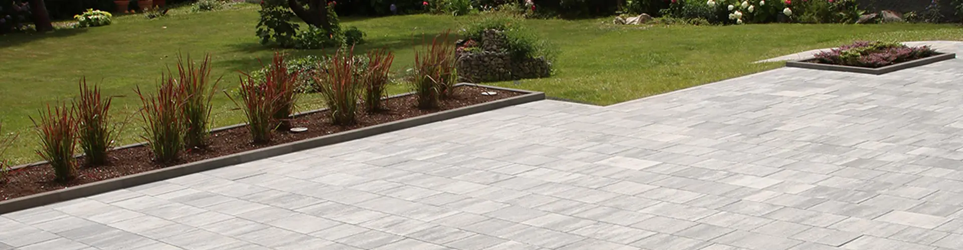 Arret Š25 VG4 Kombidlažba 6 cm v žulovo sivej tieňovanej od Friedl Steinwerke, ideálna pre elegantné príjazdové cesty a terasy. Arret Š25 VG4 Kombidlažba 6 cm v žulovo sivej tieňovanej od Friedl Steinwerke, ideálna pre elegantné príjazdové cesty a terasy.