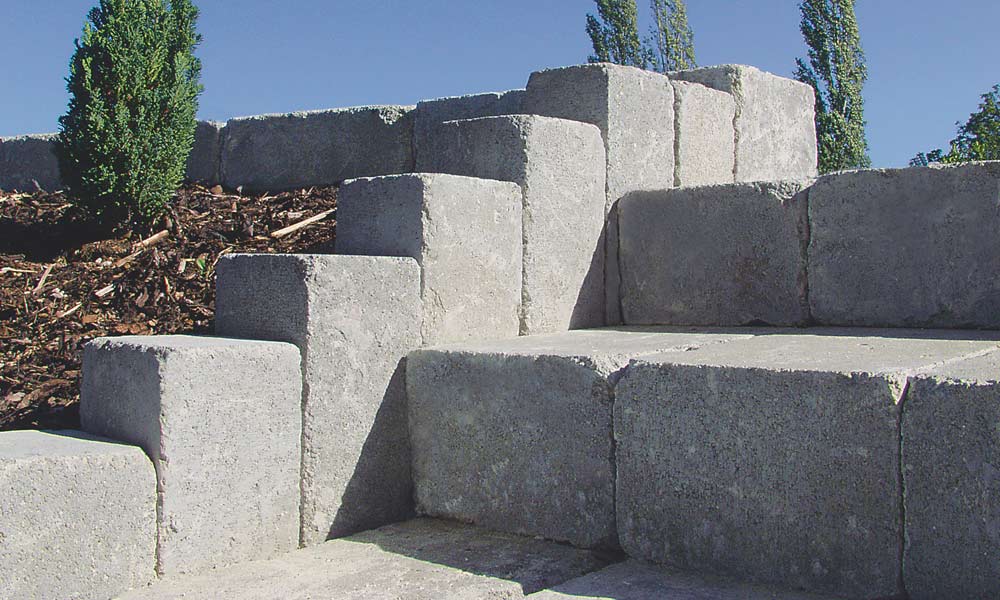Grado Palisáda, sivá (ako ohraničenie schodov) a Grado tvárnica, sivá Grado Palisáda, sivá (ako ohraničenie schodov) a Grado tvárnica, sivá