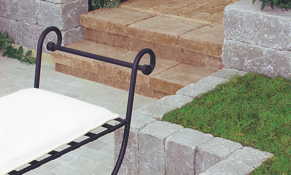 Univerzálna platňa Grado, ílovo hnedá ako obrubník; Grado Palisáda, sivá Univerzálna platňa Grado, ílovo hnedá ako obrubník; Grado Palisáda, sivá