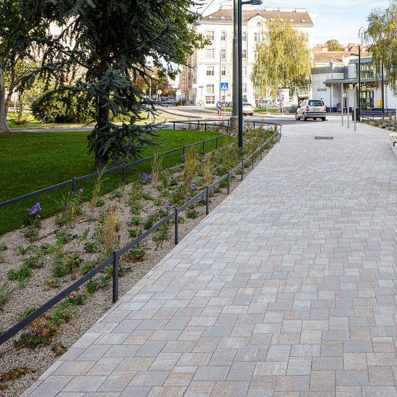 Ludwig Zatzka Park Classic VG4, škoricovo tieňovaná Redunox betónové dlažby Friedl Steinwerke Ludwig Zatzka Park Classic VG4, škoricovo tieňovaná Redunox betónové dlažby Friedl Steinwerke