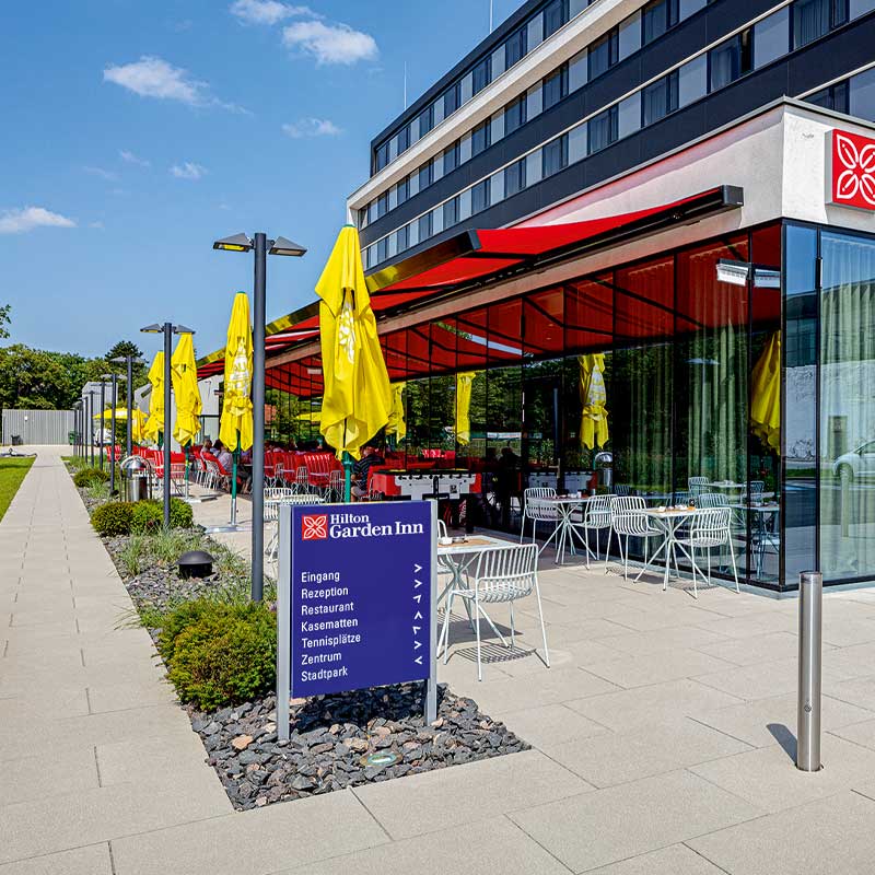 Hilton Garden Inn Magnum VG4, kovovo šedá betónové dlažby Friedl Steinwerke