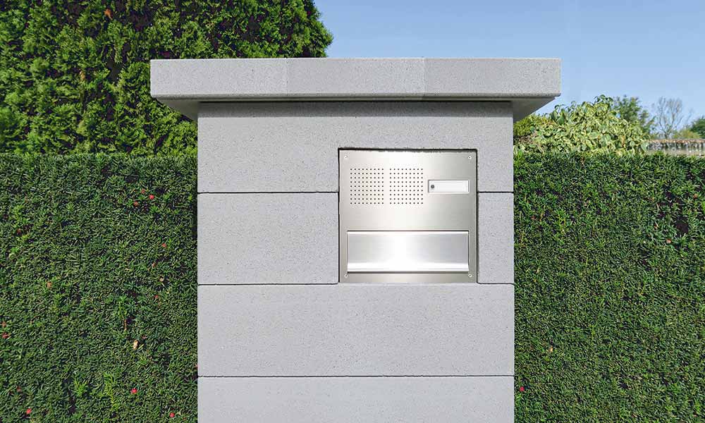 Predný panel pre el. vrátnika vrátane veľkej štrbinovej klapky nerezová oceľ V4A kartáčovaná; Linea plotová a múrová tvárnica, platina stredne tmavá Predný panel pre el. vrátnika vrátane veľkej štrbinovej klapky nerezová oceľ V4A kartáčovaná; Linea plotová a múrová tvárnica, platina stredne tmavá