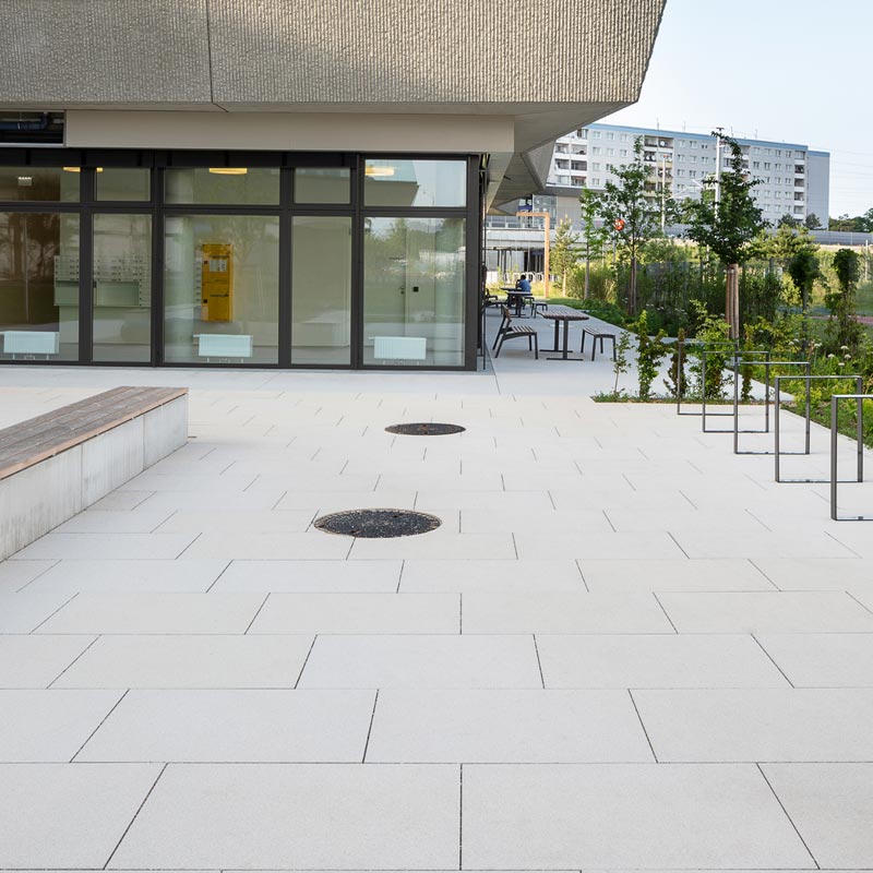 Hirschstettner Straße Linea VG4 betónová platňa, slonovina Friedl Steinwerke Hirschstettner Straße Linea VG4 betónová platňa, slonovina Friedl Steinwerke